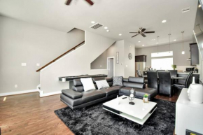 AMAZING ROOFTOP! DOWNTOWN SKYLINE VIEWS!!! SLEEPS 15